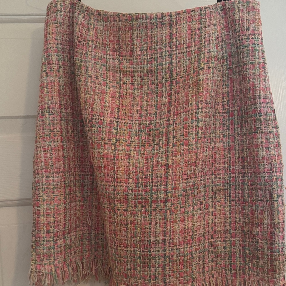 Chic Pink Tweed Skirt